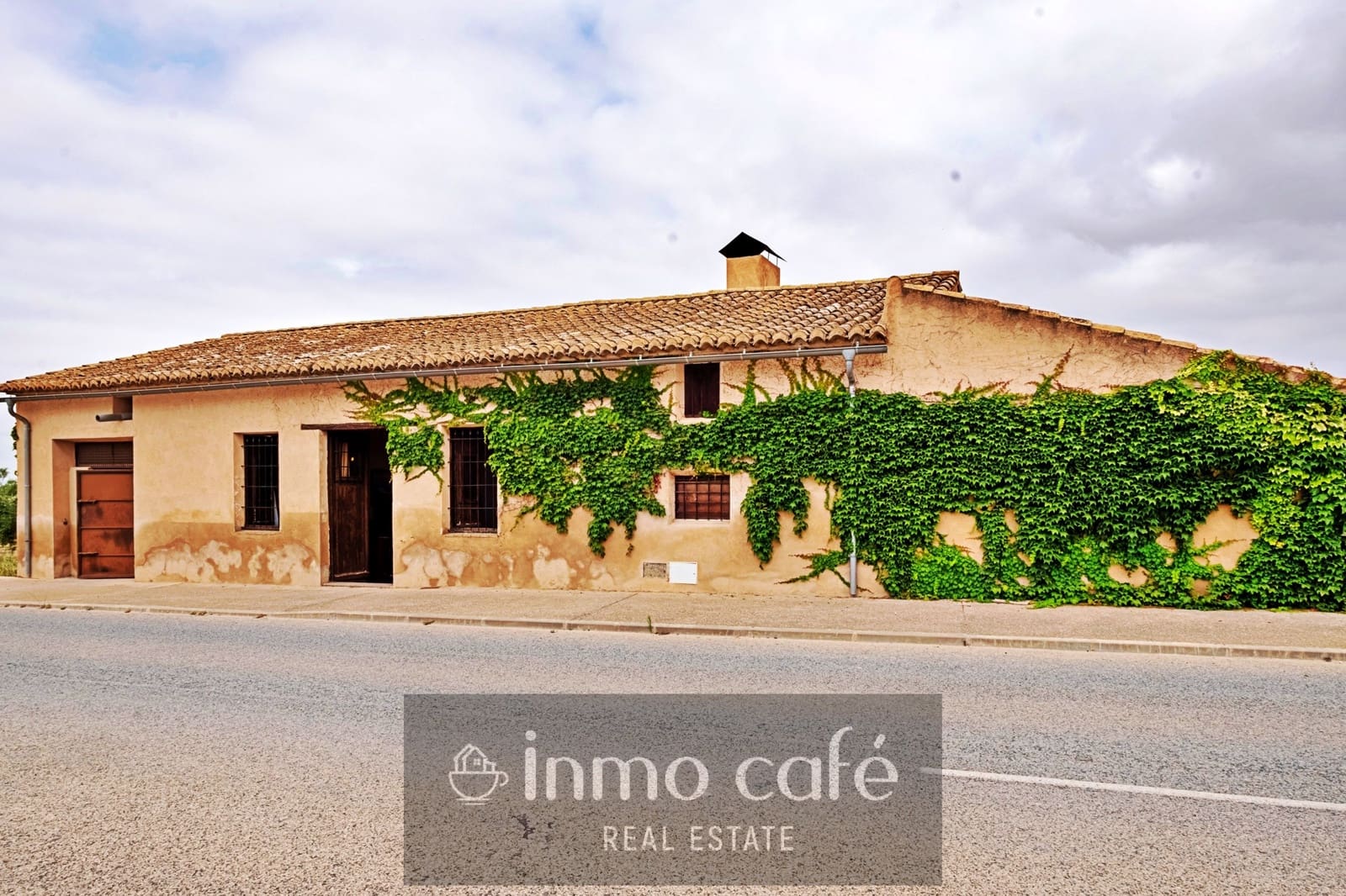 2 bedroom Finca/Country House for sale in Biar with pool garage - € 200,000 (Ref: 8686541)