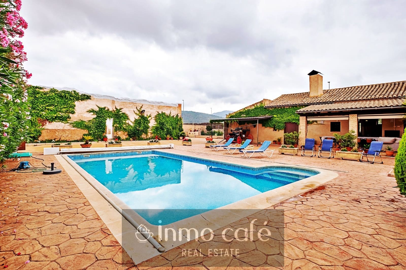 2 bedroom Finca/Country House for sale in Biar with pool garage - € 200,000 (Ref: 8686541)