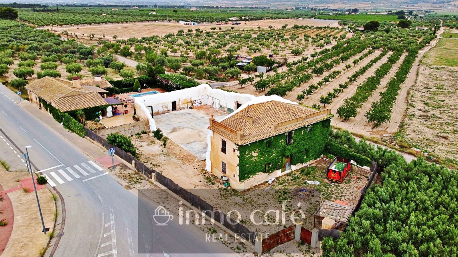 2 bedroom Finca/Country House for sale in Biar with pool garage - € 200,000 (Ref: 8686541)