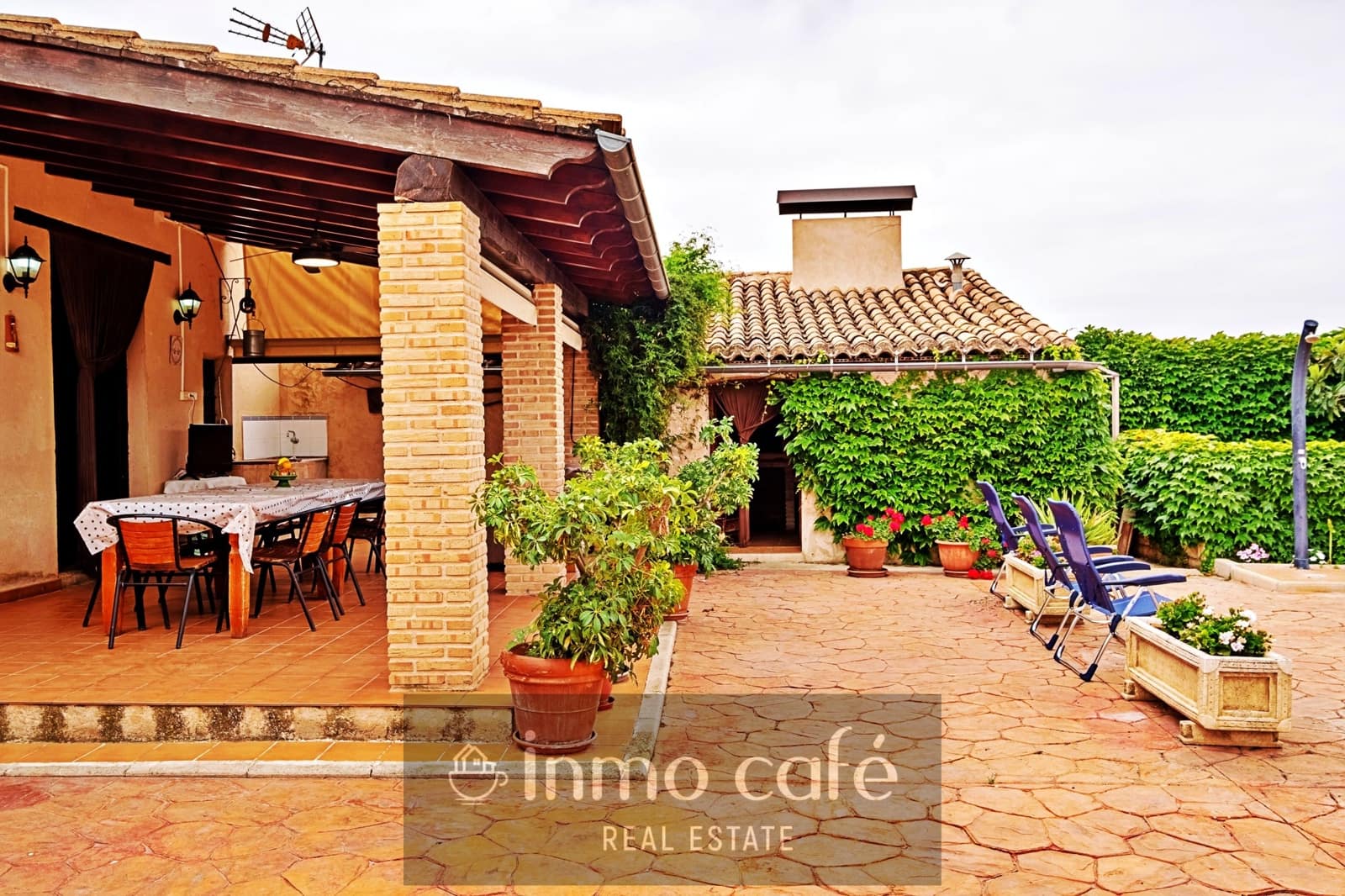 2 bedroom Finca/Country House for sale in Biar with pool garage - € 200,000 (Ref: 8686541)