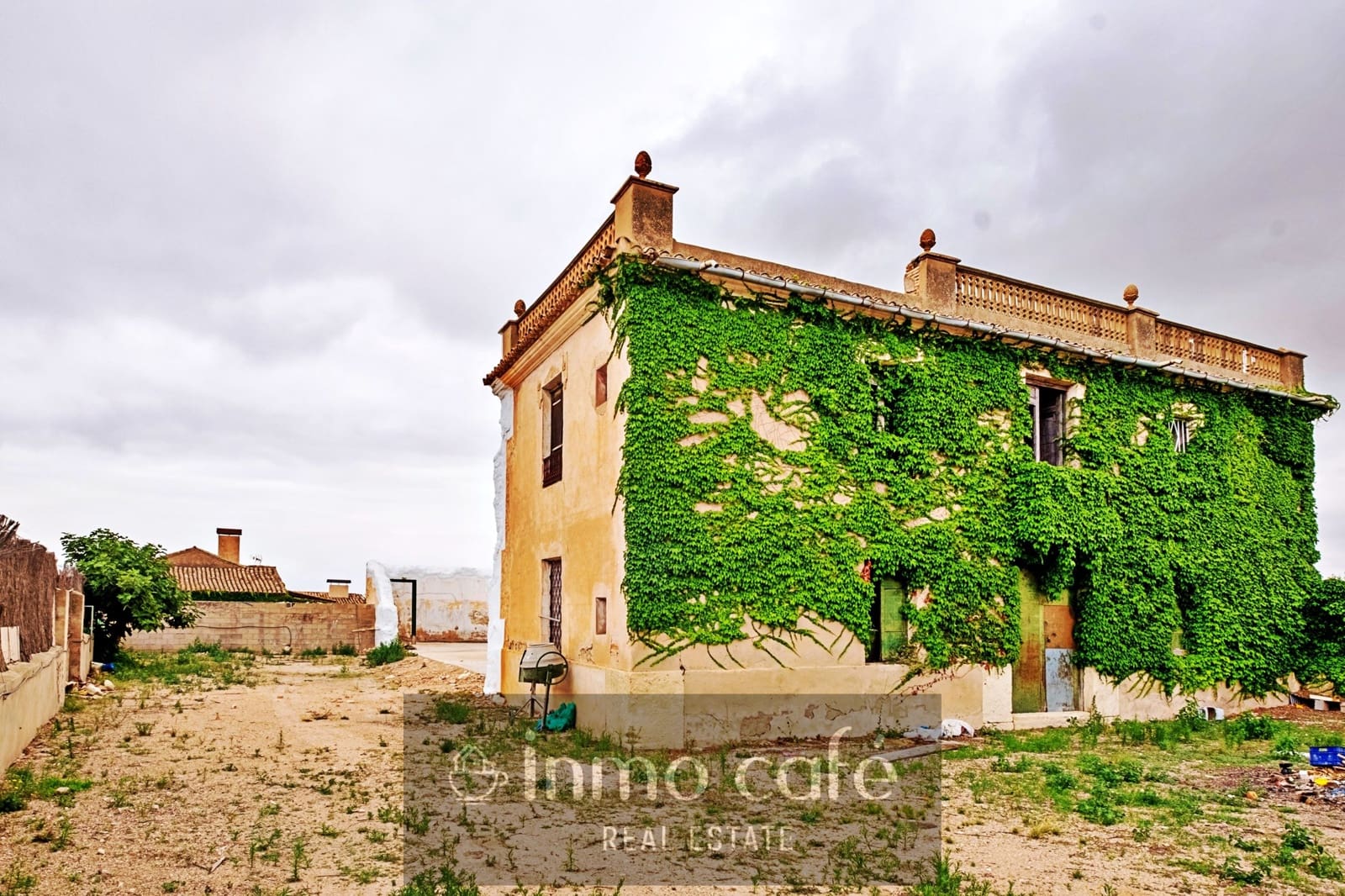 2 bedroom Finca/Country House for sale in Biar with pool garage - € 200,000 (Ref: 8686541)