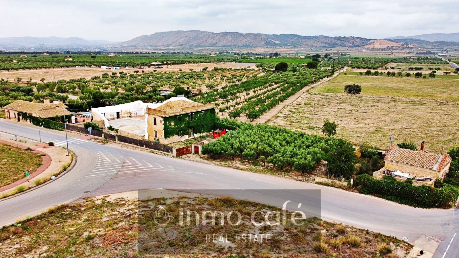 2 bedroom Finca/Country House for sale in Biar with pool garage - € 200,000 (Ref: 8686541)