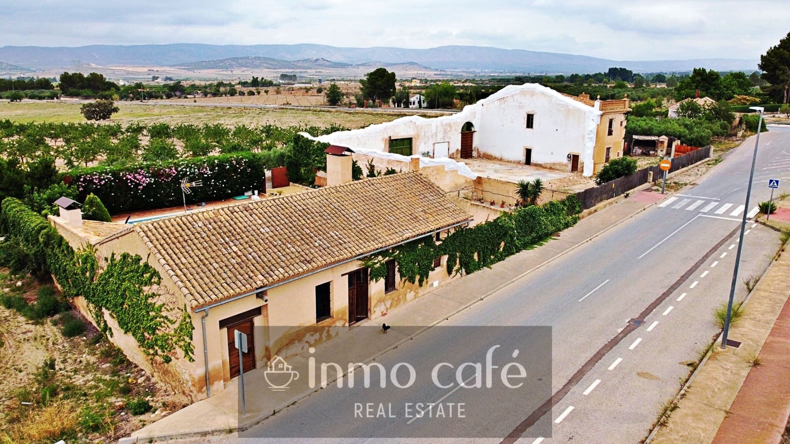 2 bedroom Finca/Country House for sale in Biar with pool garage - € 200,000 (Ref: 8686541)