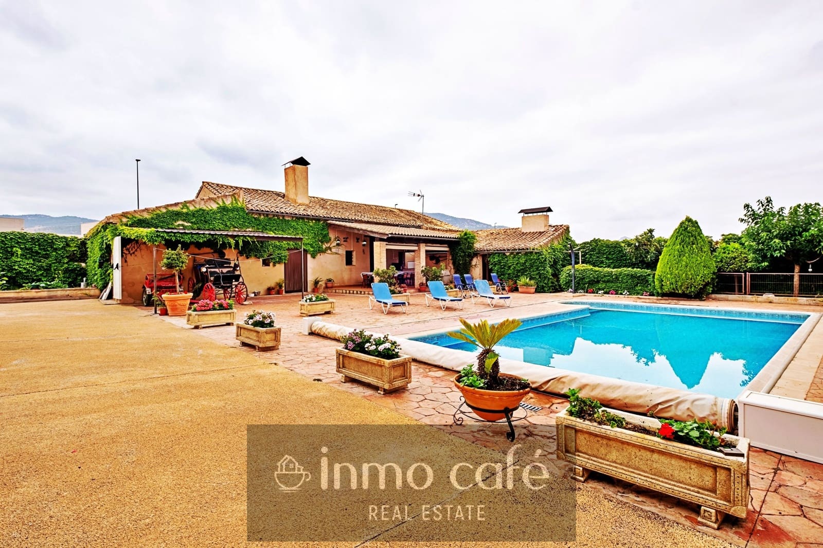2 bedroom Finca/Country House for sale in Biar with pool garage - € 200,000 (Ref: 8686541)