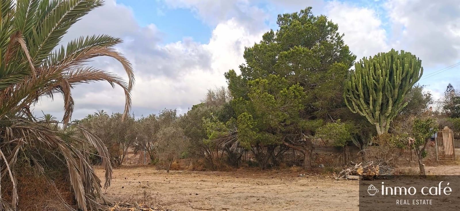 Grunde uden byggetilladelser til salg i Elche / Elx - € 143.000 (Ref: 8686548)