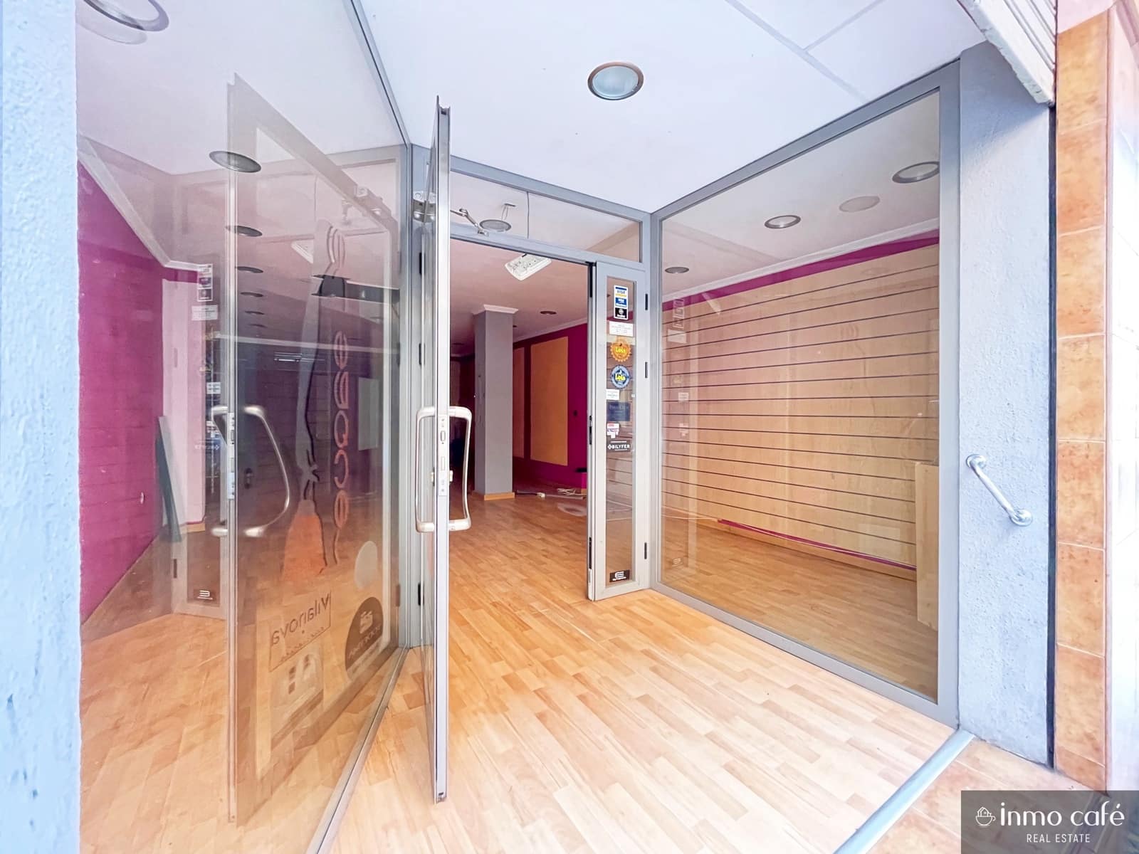 Erhverv til salg i Canals - € 71.000 (Ref: 8772667)