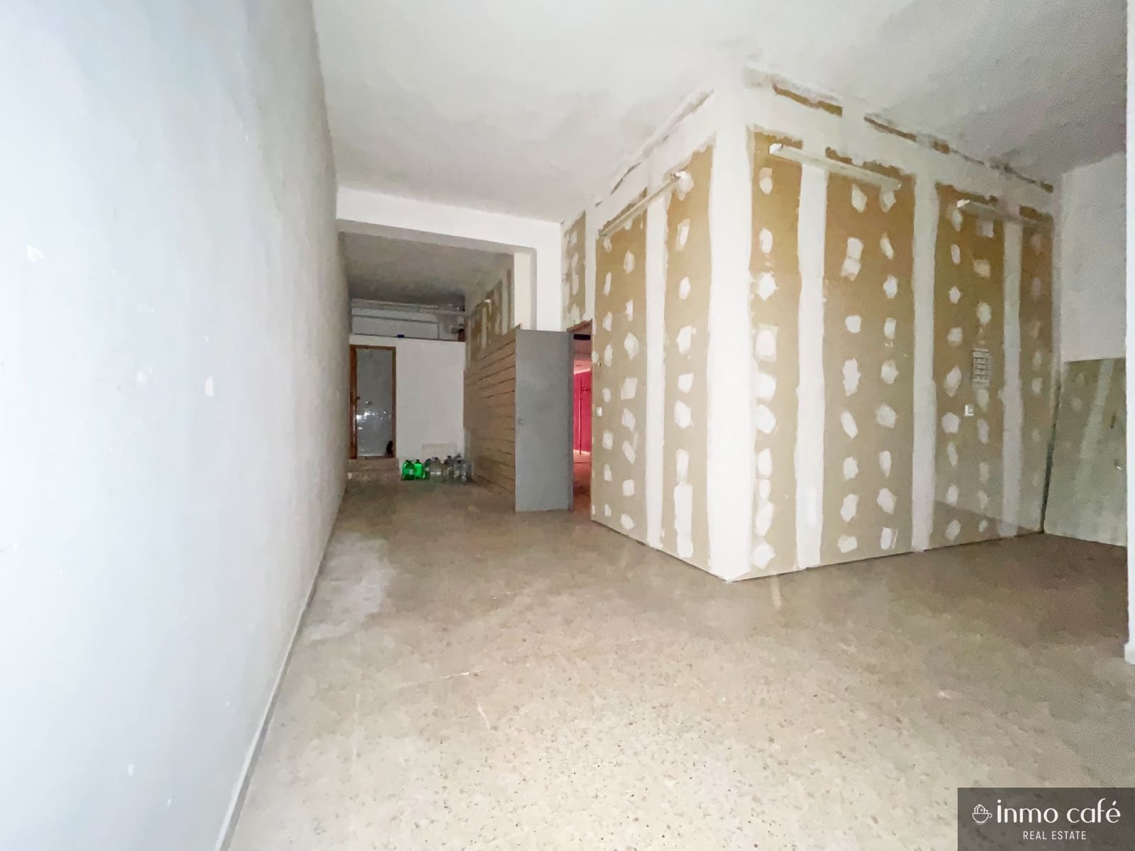 Erhverv til salg i Canals - € 71.000 (Ref: 8772667)