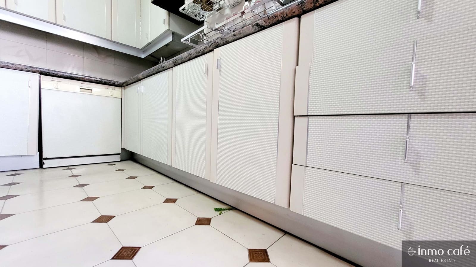 4 soveværelse Lejlighed til salg i Alicante by med swimmingpool garage - € 365.000 (Ref: 8887129)