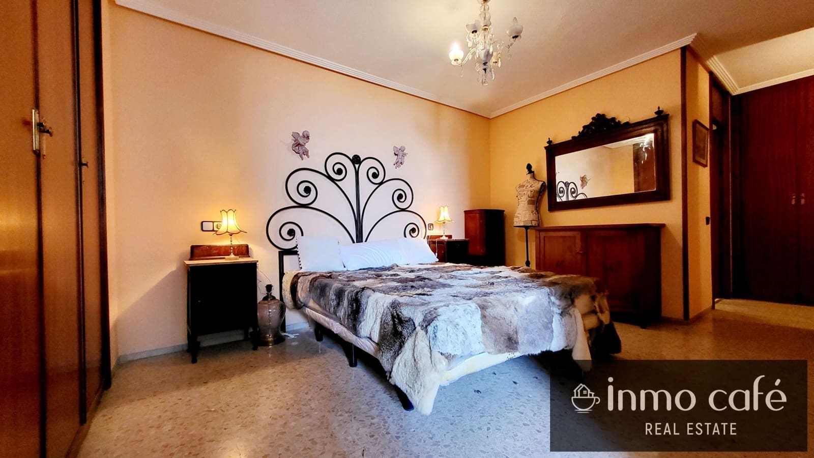 4 Zimmer Apartment zu verkaufen in Alicante / Alacant Stadt mit Pool Garage - 365.000 € (Ref: 8887129)