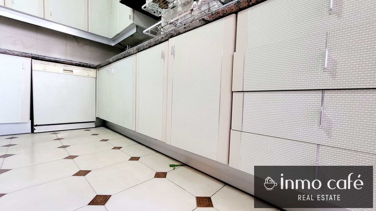 4 Zimmer Apartment zu verkaufen in Alicante / Alacant Stadt mit Pool Garage - 365.000 € (Ref: 8887129)