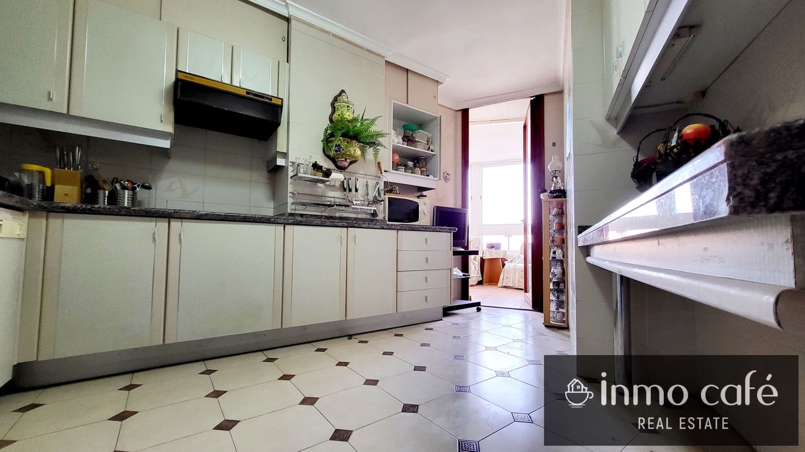 4 Zimmer Apartment zu verkaufen in Alicante / Alacant Stadt mit Pool Garage - 365.000 € (Ref: 8887129)