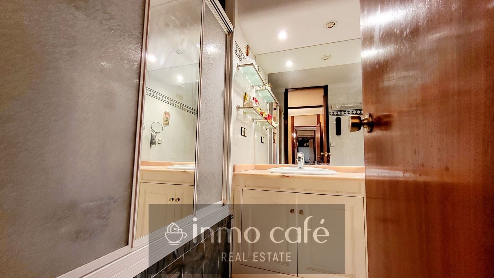 4 bedroom Apartment for sale in Alicante / Alacant city with pool garage - € 365,000 (Ref: 8887129)