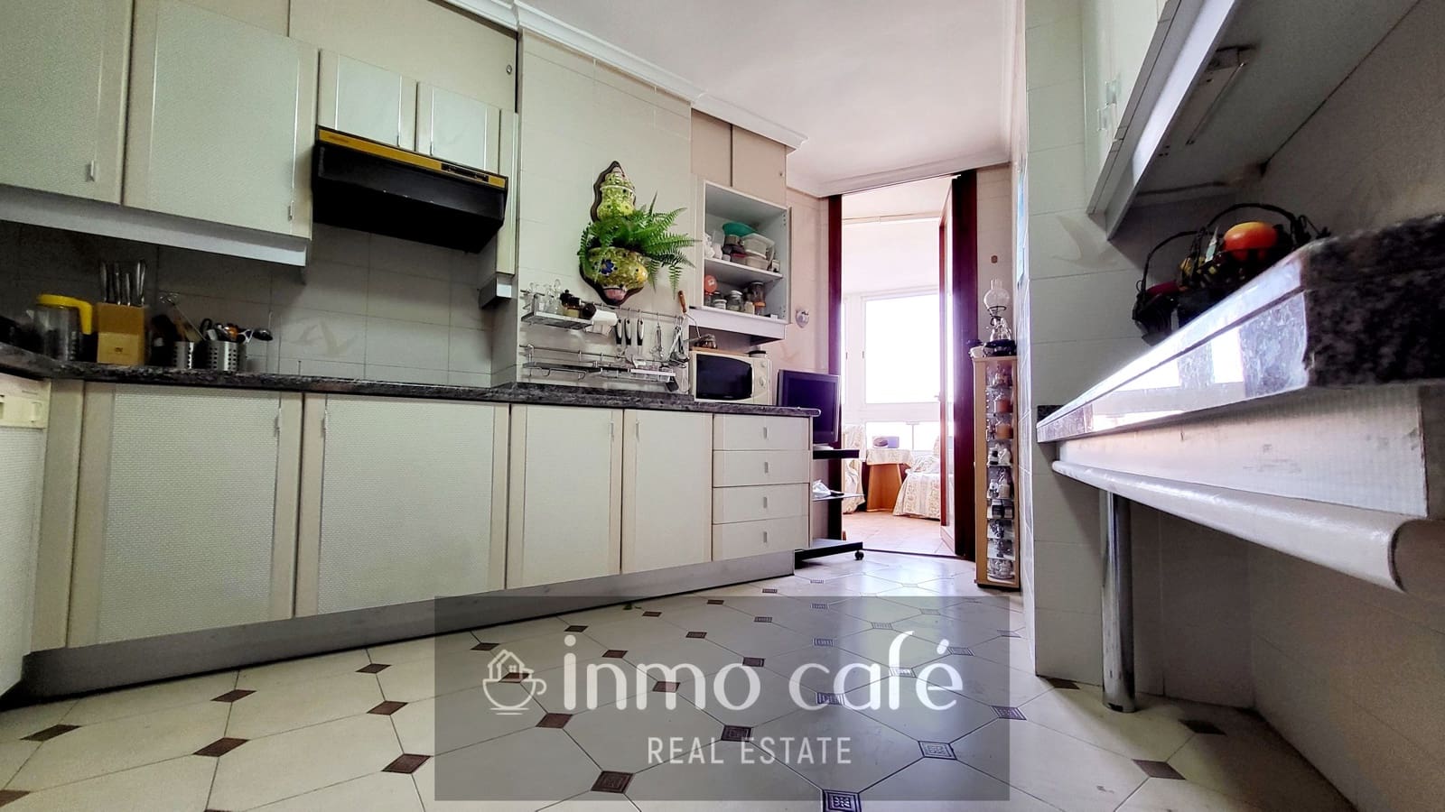 4 bedroom Apartment for sale in Alicante / Alacant city with pool garage - € 365,000 (Ref: 8887129)