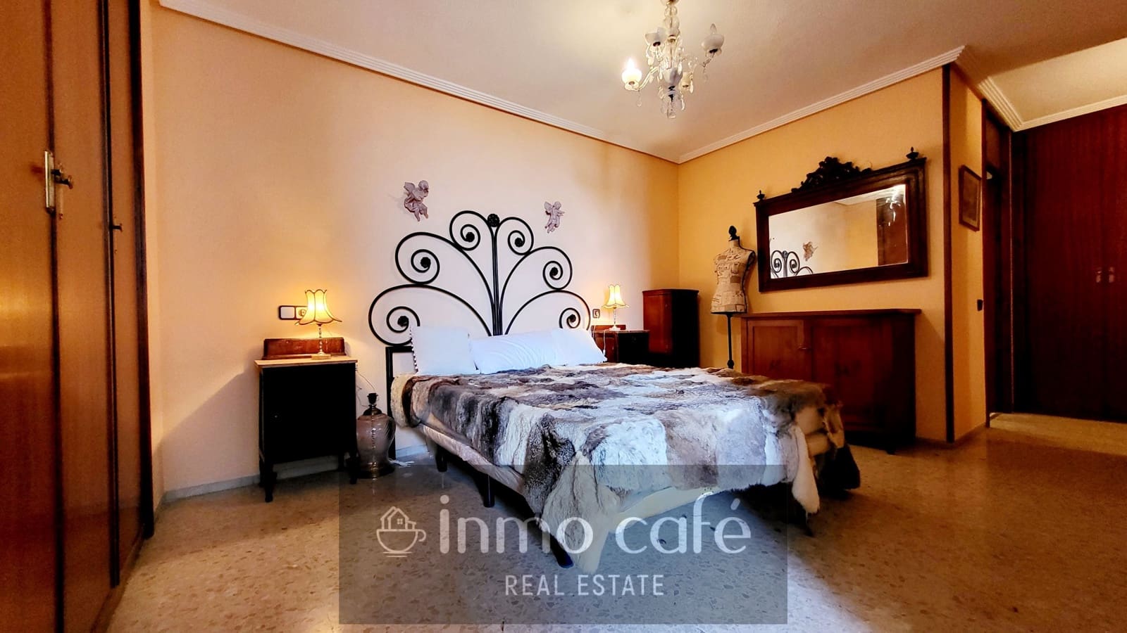 4 bedroom Apartment for sale in Alicante / Alacant city with pool garage - € 365,000 (Ref: 8887129)