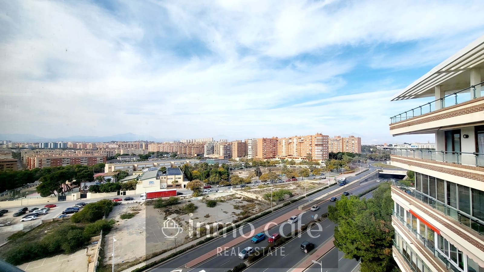 4 bedroom Apartment for sale in Alicante / Alacant city with pool garage - € 365,000 (Ref: 8887129)