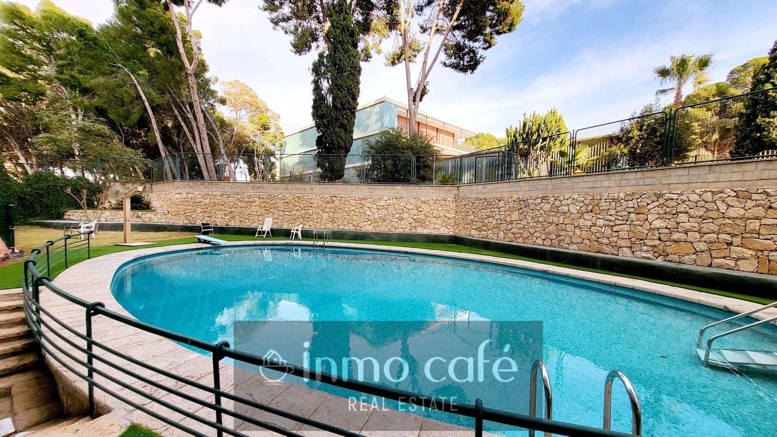 4 bedroom Apartment for sale in Alicante / Alacant city with pool garage - € 365,000 (Ref: 8887129)