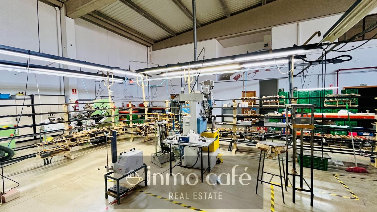 Commercial for sale in Monovar / Monover with garage - € 375,000 (Ref: 8894164)
