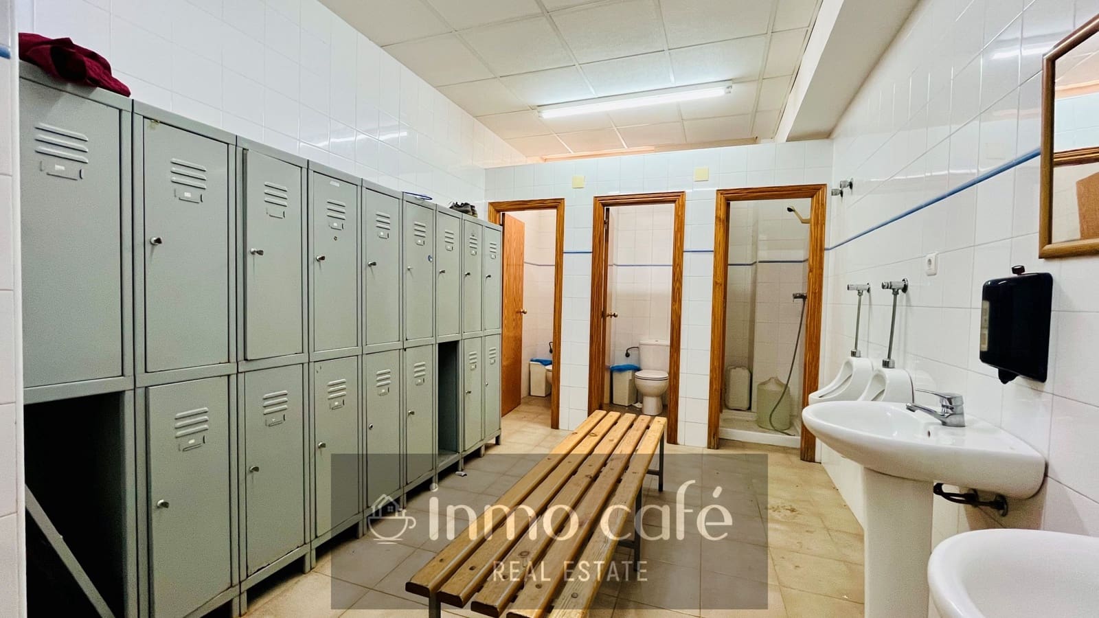 Commercial for sale in Monovar / Monover with garage - € 375,000 (Ref: 8894164)