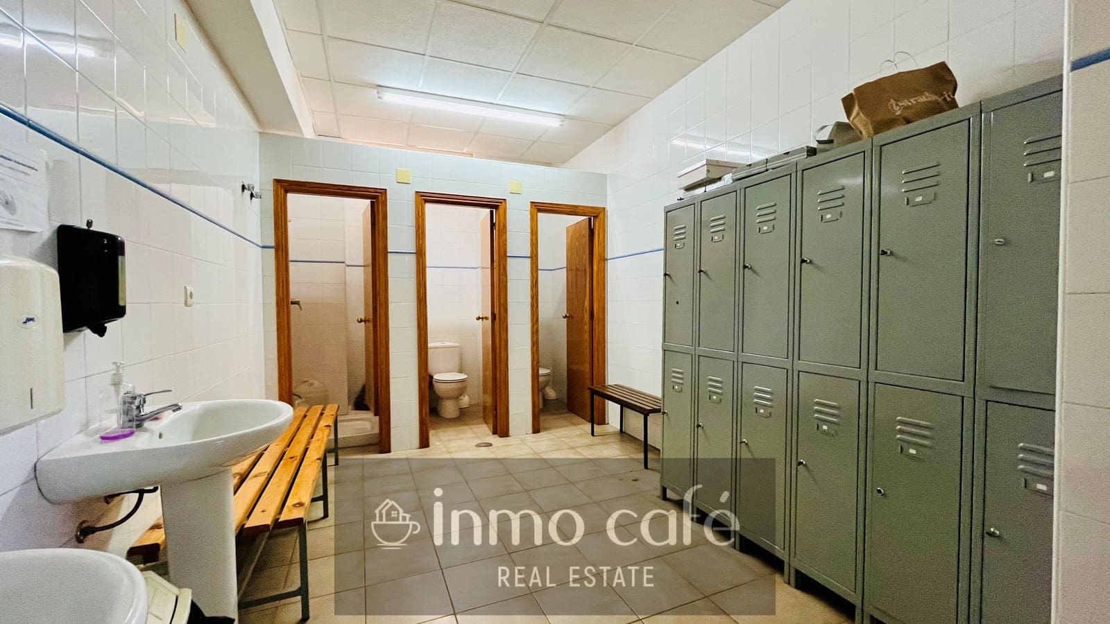 Commercial for sale in Monovar / Monover with garage - € 375,000 (Ref: 8894164)
