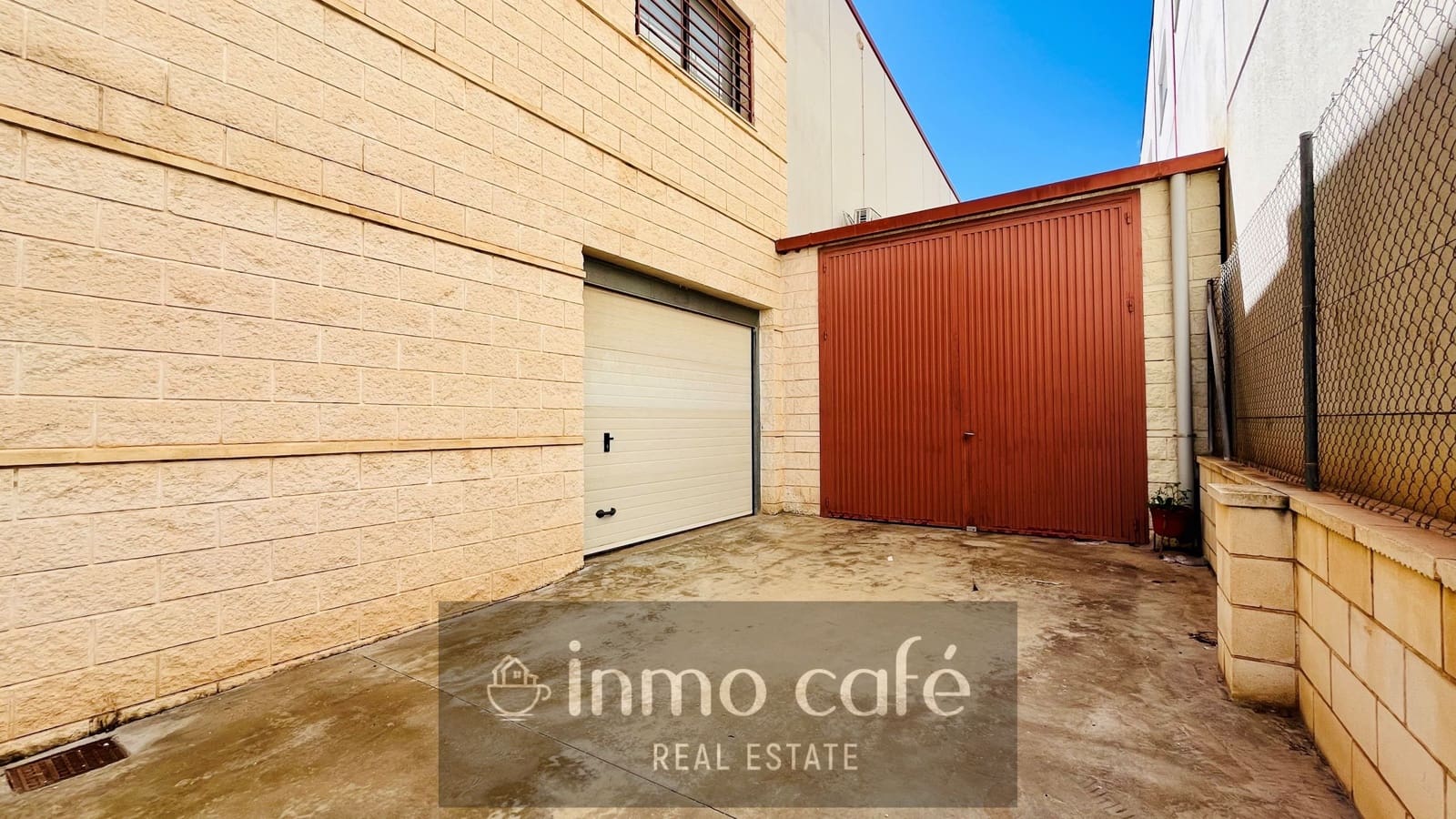 Commercial for sale in Monovar / Monover with garage - € 375,000 (Ref: 8894164)