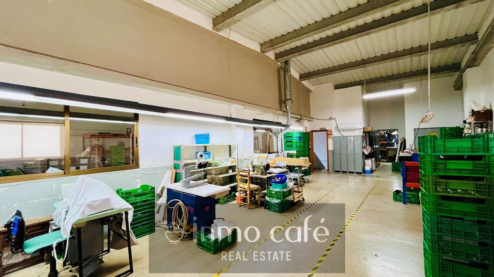 Commercial for sale in Monovar / Monover with garage - € 375,000 (Ref: 8894164)