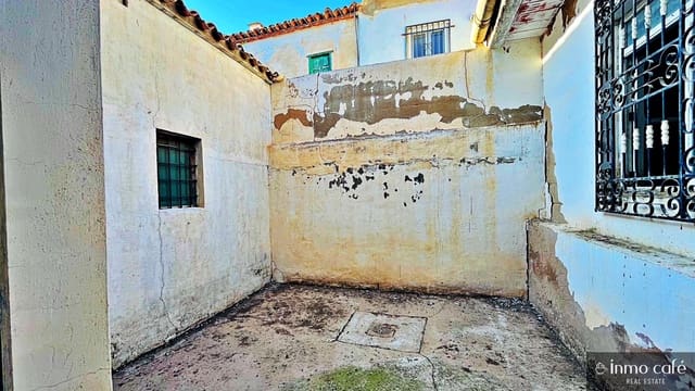 4 bedroom Finca/Country House for sale in Villena - € 90,000 (Ref: 9019207)