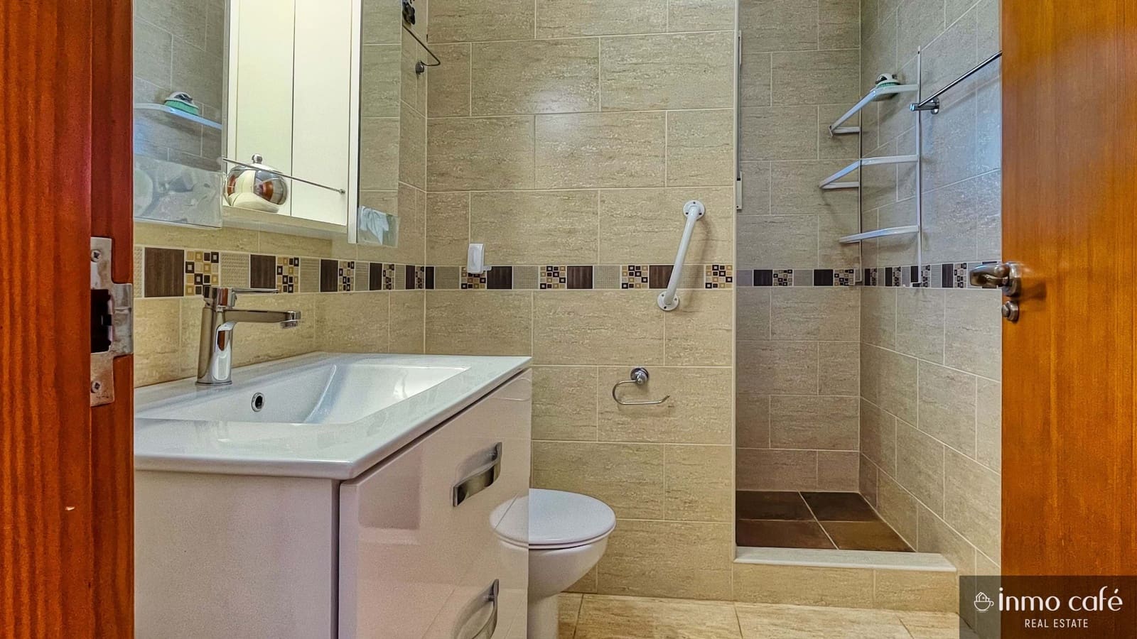 4 bedroom Villa for sale in Rojales with pool garage - € 389,000 (Ref: 9019631)