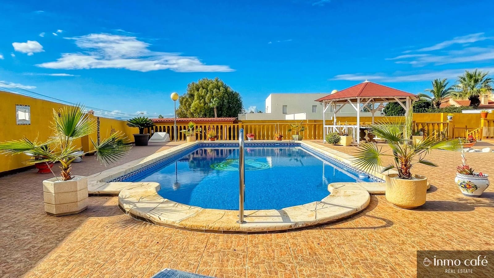 4 bedroom Villa for sale in Rojales with pool garage - € 389,000 (Ref: 9019631)