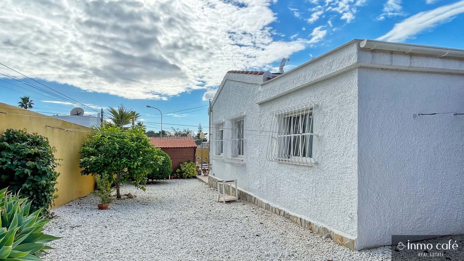 4 bedroom Villa for sale in Rojales with pool garage - € 389,000 (Ref: 9019631)