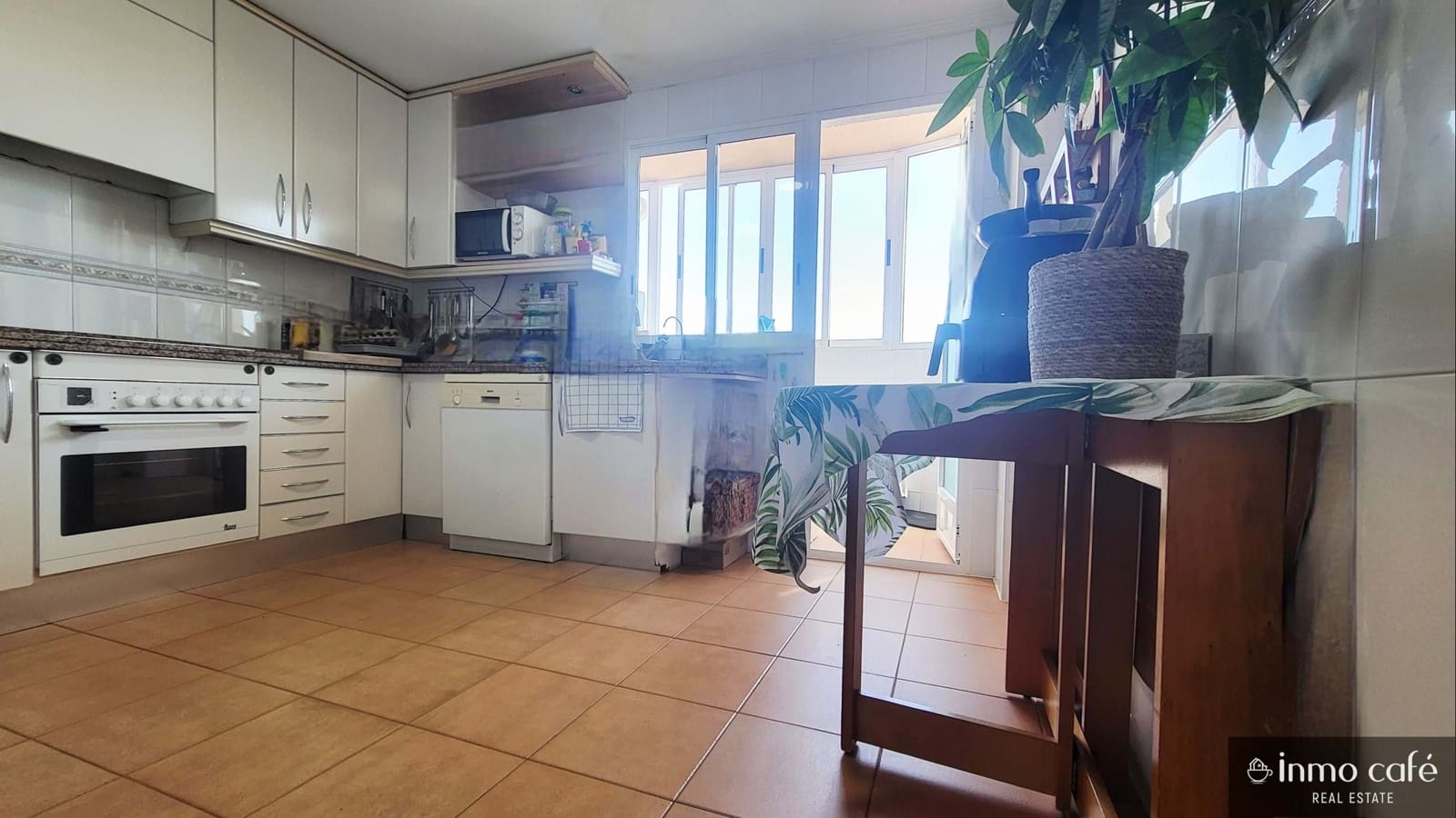 2 soveværelse Lejlighed til salg i Alicante by med swimmingpool garage - € 315.000 (Ref: 9025342)