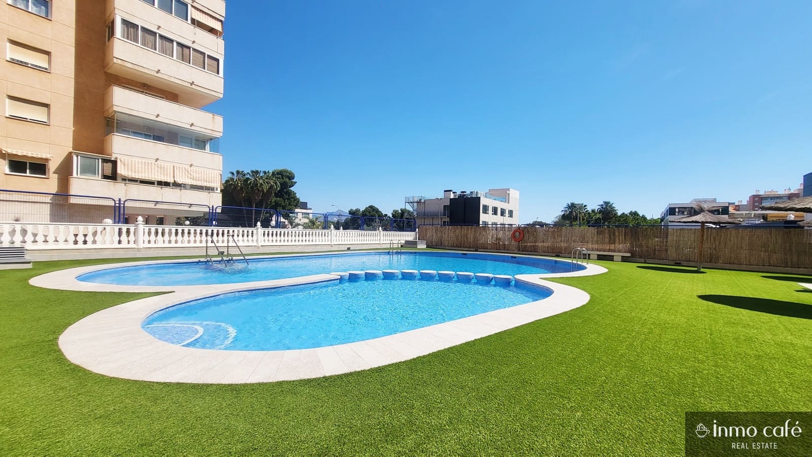 2 soveværelse Lejlighed til salg i Alicante by med swimmingpool garage - € 315.000 (Ref: 9025342)