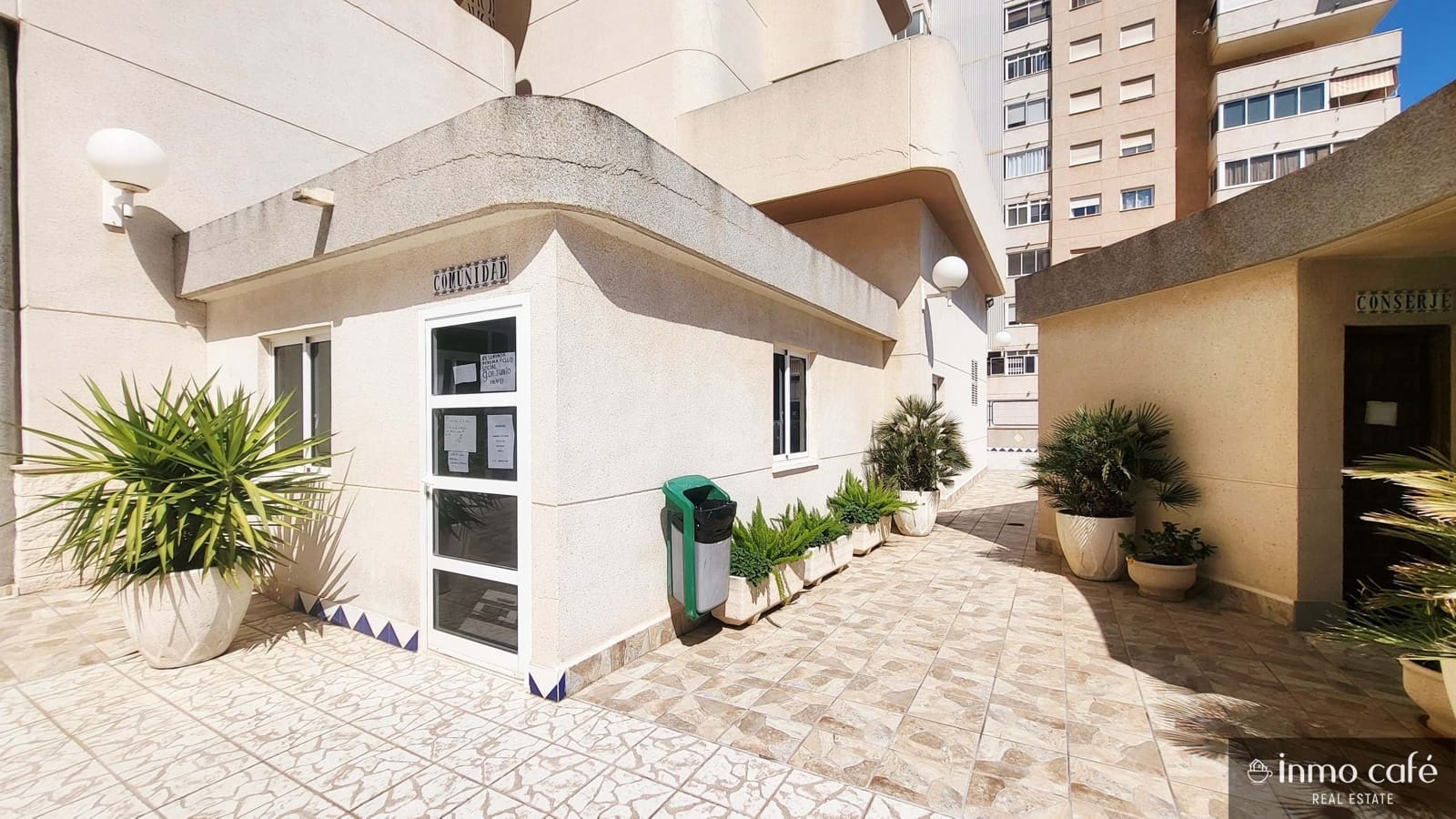 2 soveværelse Lejlighed til salg i Alicante by med swimmingpool garage - € 315.000 (Ref: 9025342)