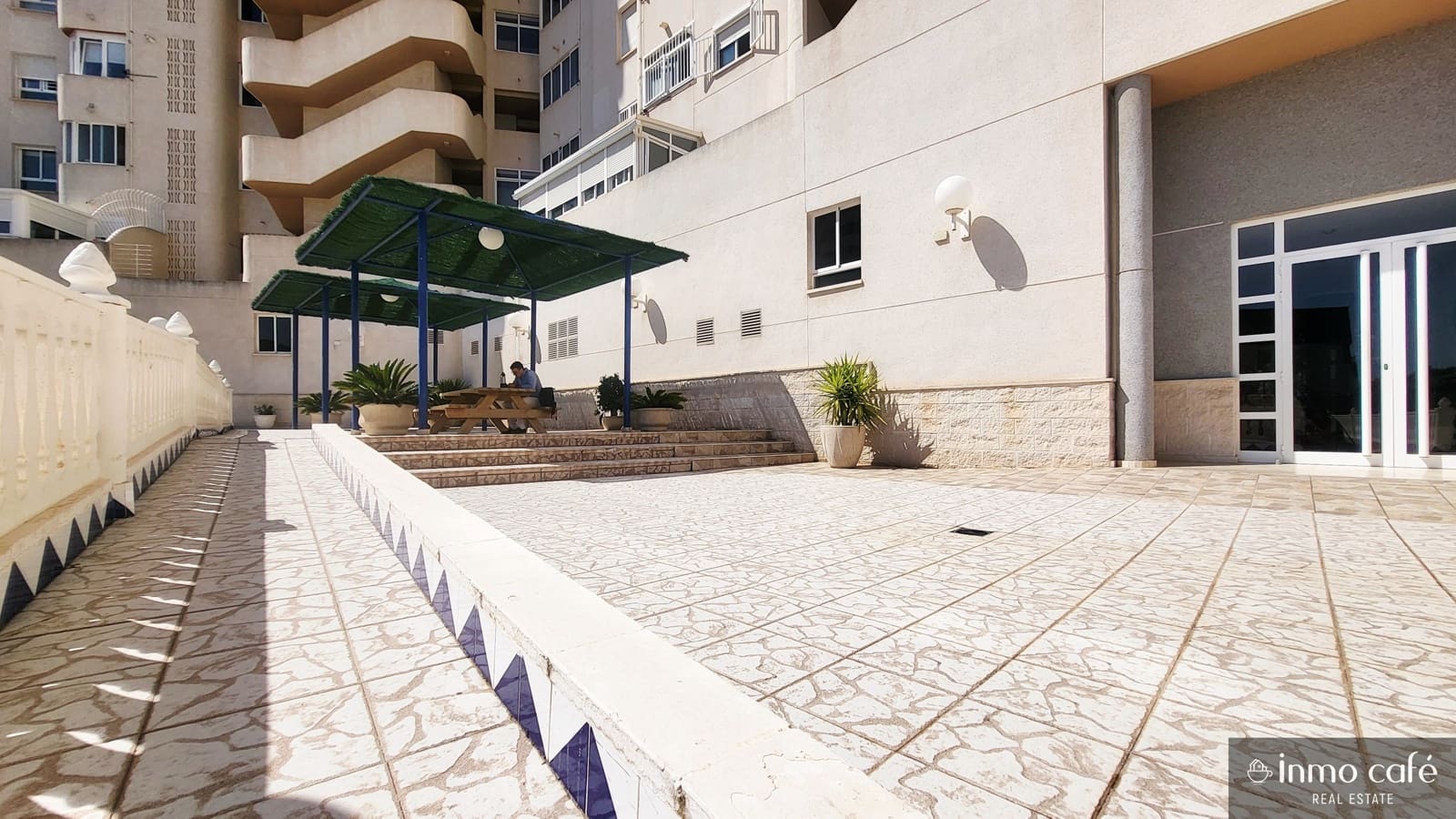 2 soveværelse Lejlighed til salg i Alicante by med swimmingpool garage - € 315.000 (Ref: 9025342)