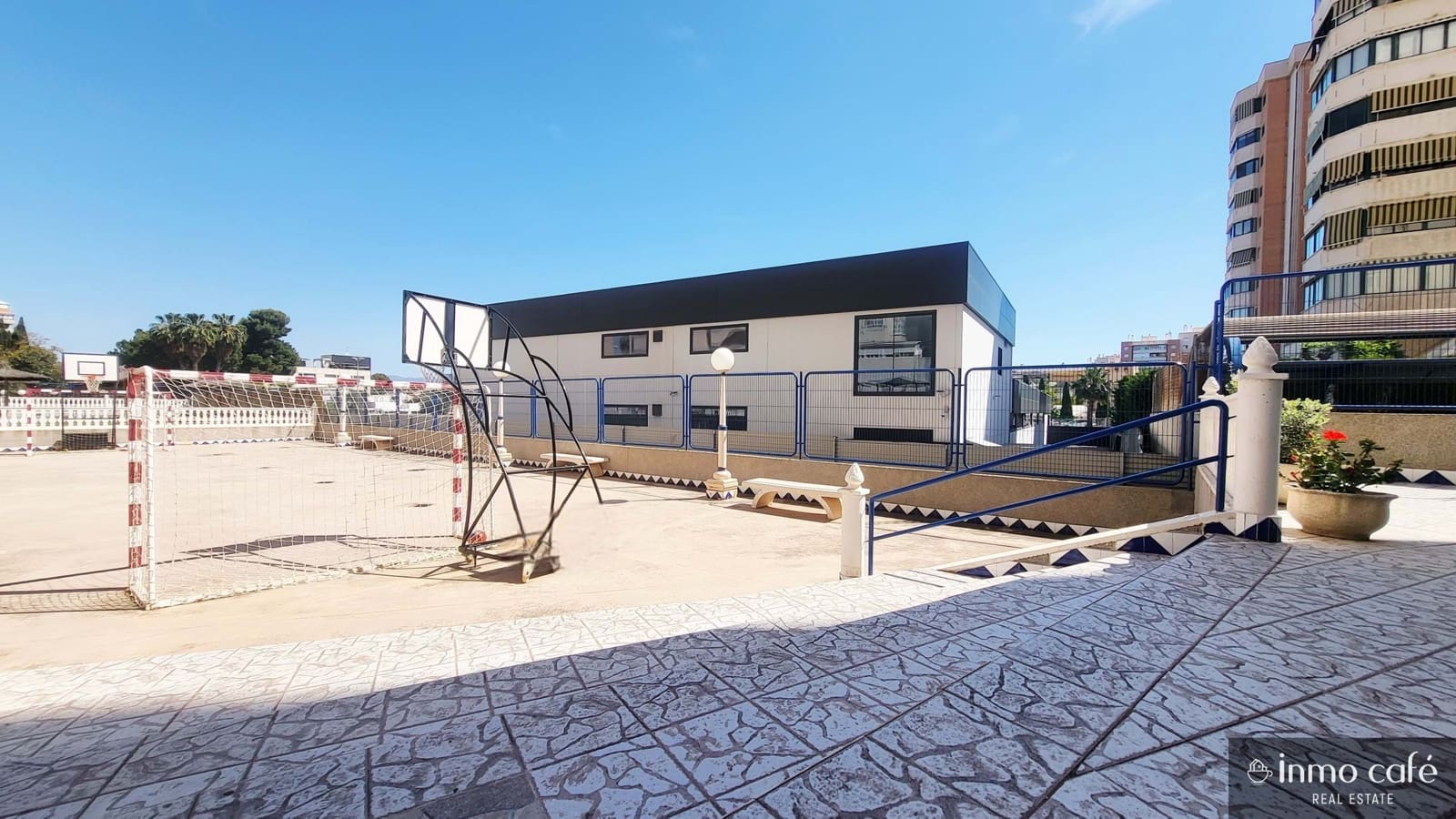 2 soveværelse Lejlighed til salg i Alicante by med swimmingpool garage - € 315.000 (Ref: 9025342)
