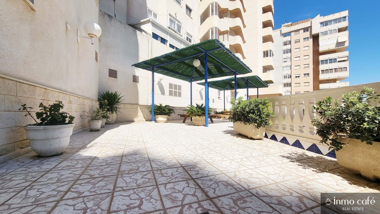 2 soveværelse Lejlighed til salg i Alicante by med swimmingpool garage - € 315.000 (Ref: 9025342)