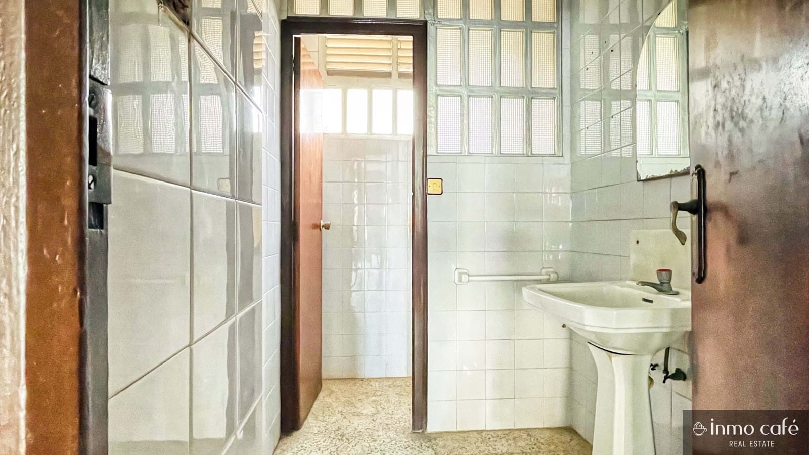 Erhverv til salg i L'Alcudia de Crespins med swimmingpool garage - € 125.000 (Ref: 9074641)