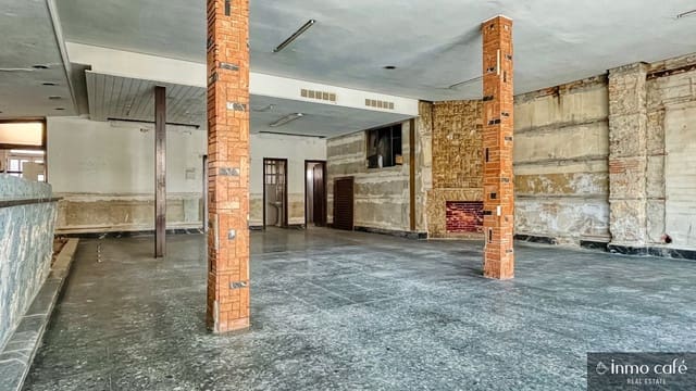 Commercial for sale in L'Alcúdia de Crespins with pool garage - € 125,000 (Ref: 9074641)