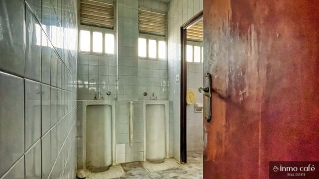 Commercial for sale in L'Alcúdia de Crespins with pool garage - € 125,000 (Ref: 9074641)