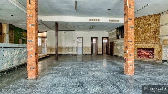 Commercial for sale in L'Alcúdia de Crespins with pool garage - € 125,000 (Ref: 9074641)