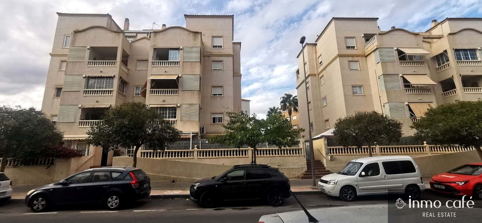 2 soverom Leilighet til salgs i Alicante by med svømmebasseng garasje - € 298 000 (Ref: 9274633)