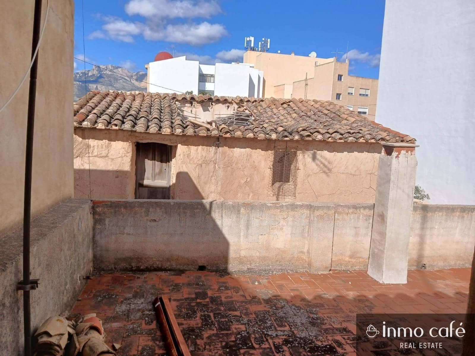 4 makuuhuone Omakotitalo myytävänä paikassa Alfaz del Pi / L'Alfas del Pi mukana 
autotalli - 250 000 € (Ref: 9346558)