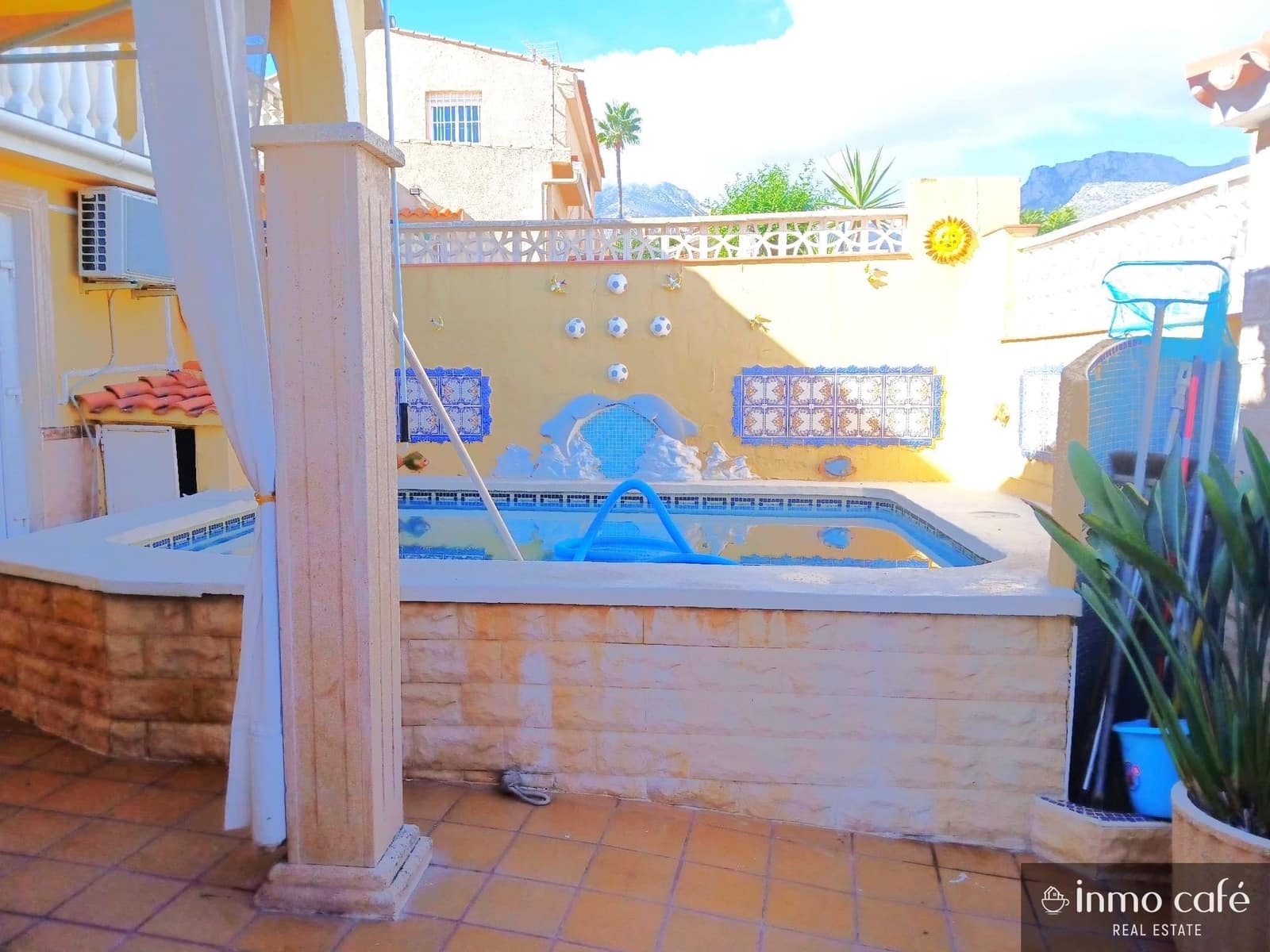 5 Zimmer Villa zu verkaufen in La Nucia mit Pool Garage - 384.800 € (Ref: 9390054)