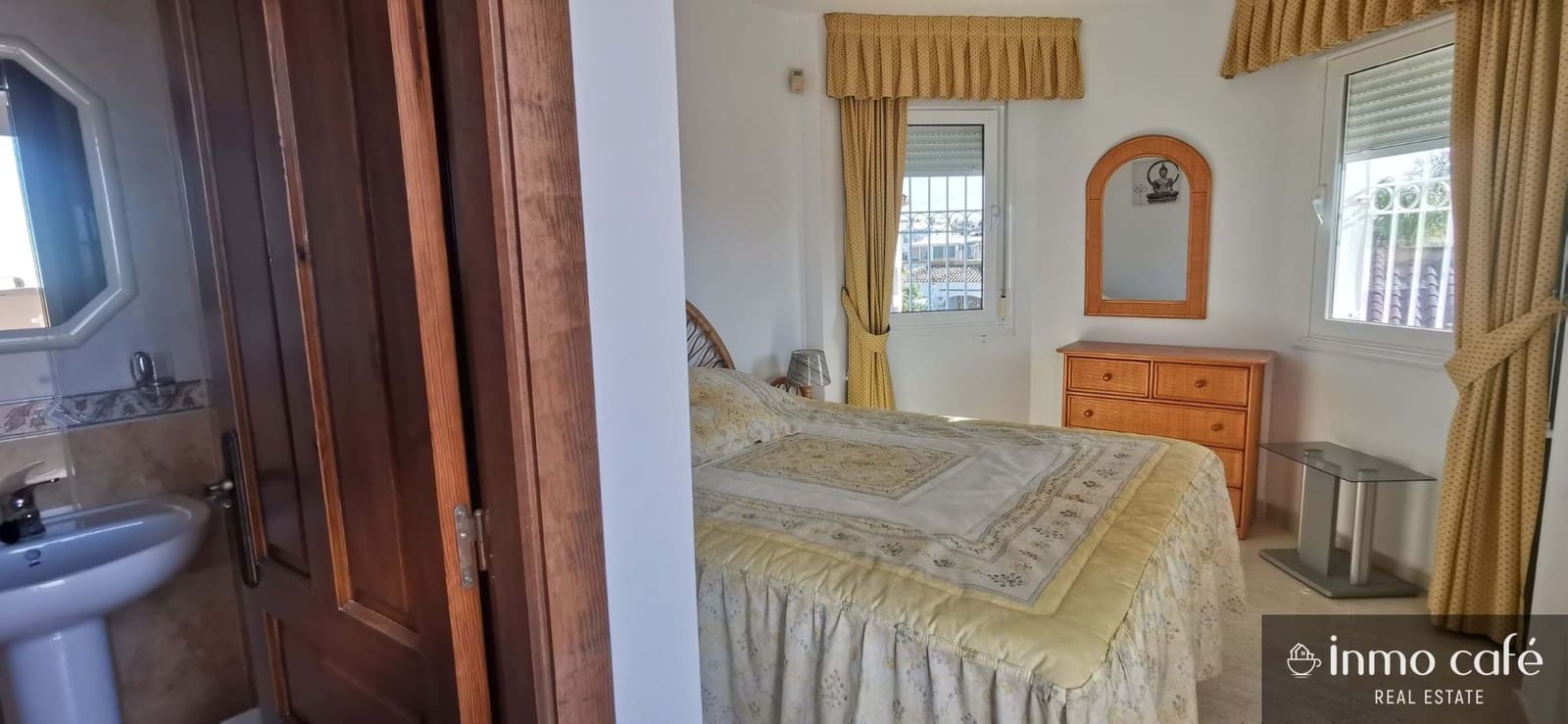 Chalet de 3 habitaciones en San Fulgencio en venta con piscina garaje - 375.000 € (Ref: 9438140)