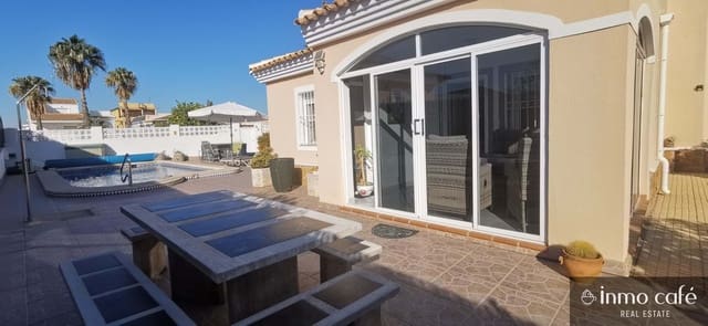 Chalet de 3 habitaciones en San Fulgencio en venta con piscina garaje - 375.000 € (Ref: 9438140)