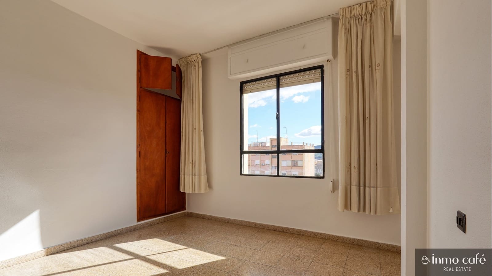 3 bedroom Apartment for rent in L'Alcudia de Crespins - € 650 (Ref: 9539712)