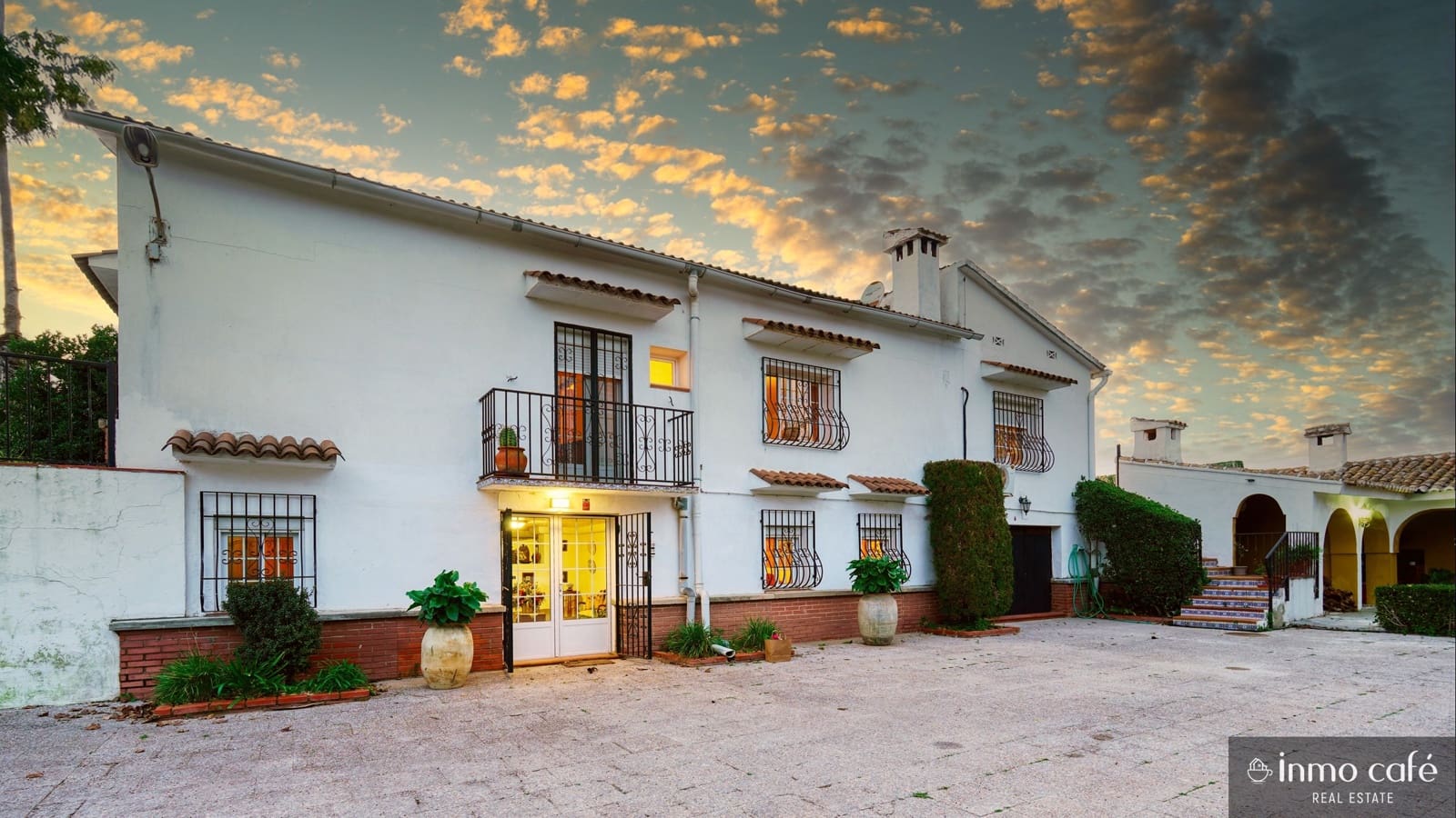 7 bedroom Villa for sale in Canals with garage - € 467,000 (Ref: 9560705)