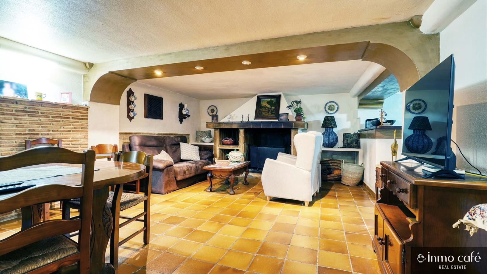 7 bedroom Villa for sale in Canals with garage - € 467,000 (Ref: 9560705)