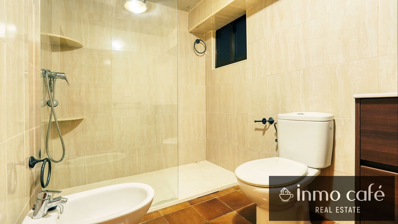 7 bedroom Villa for sale in Canals with garage - € 400,000 (Ref: 9560705)