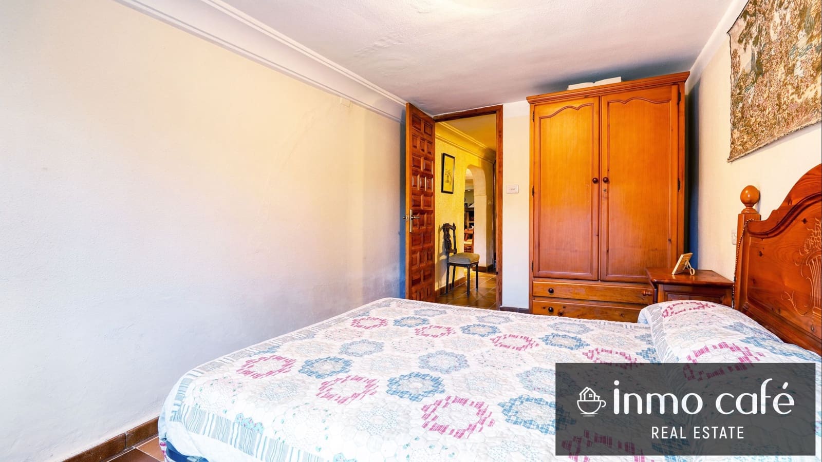7 bedroom Villa for sale in Canals with garage - € 400,000 (Ref: 9560705)