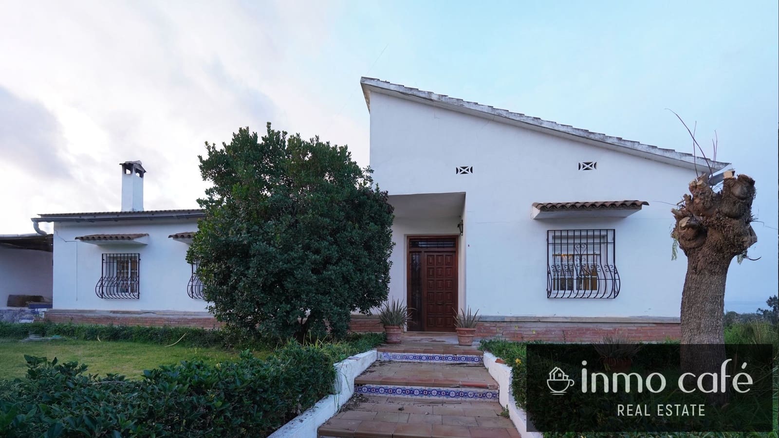 7 bedroom Villa for sale in Canals with garage - € 400,000 (Ref: 9560705)